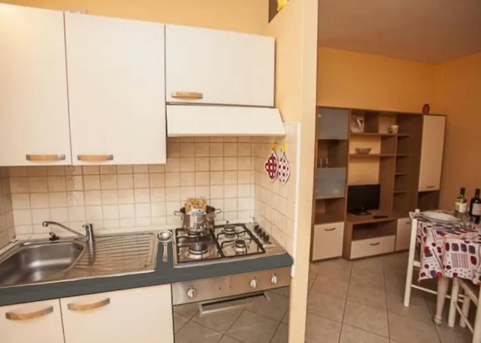 Piano Terra Con Posto Auto *